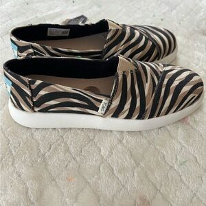 These are Toms Loafer shoes